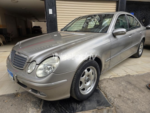 Mercedes E 240 2003 Gold Automatic Used for Sale in Heliopolis - 7