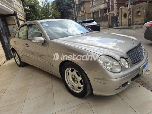 Mercedes E 240 2003 Gold Automatic Used for Sale in Heliopolis - 8