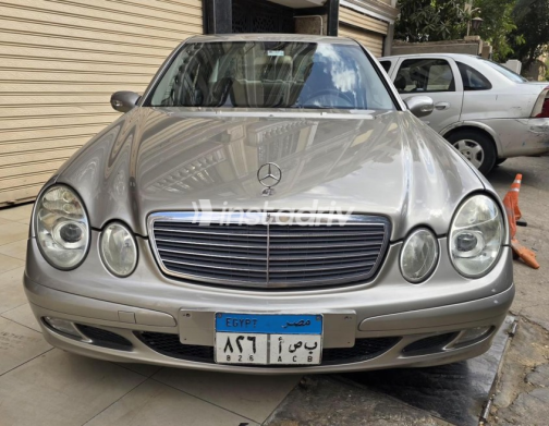 Mercedes E 240 2003 Gold Automatic Used for Sale in Heliopolis - 9