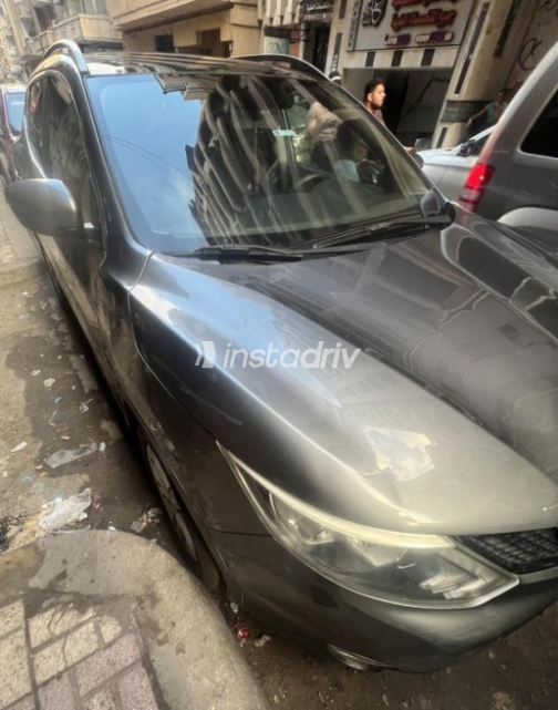 Nissan Qashqai 2017 Gray Automatic Used for Sale in Alexandria - 10