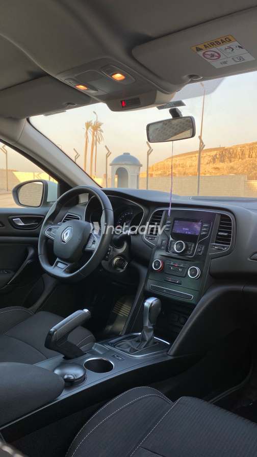 رينو ميجان 2020 أبيض أوتوماتيك مستعملة للبيع في القاهرة الكبرى ( القاهرة - الجيزة) - 9