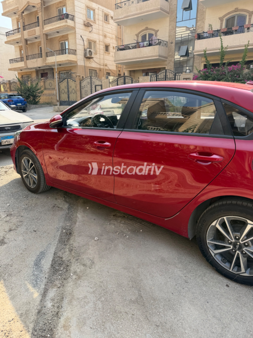 كيا جراند سيراتو 2022 أحمر أوتوماتيك مستعملة للبيع في القاهرة الكبرى ( القاهرة - الجيزة) - 3