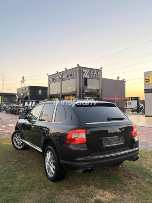 Porsche Cayenne 2006 Black Automatic Used for Sale in Sheikh Zayed City - 2