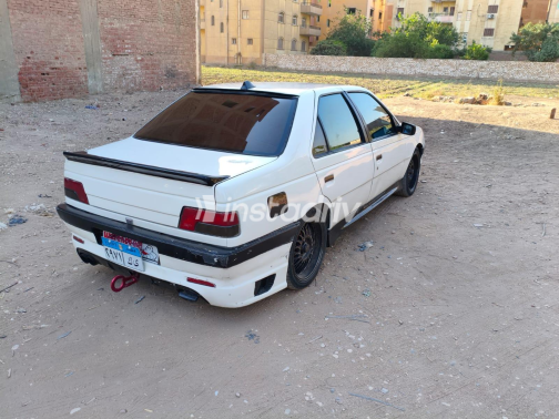 Peugeot 405 1994 White Manual Used for Sale in Greater Cairo ( Cairo + Giza) - 1
