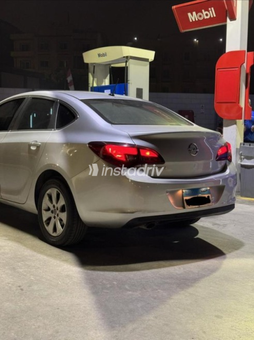 Opel Astra 2021 White Automatic Used for Sale in Greater Cairo ( Cairo + Giza) - 6