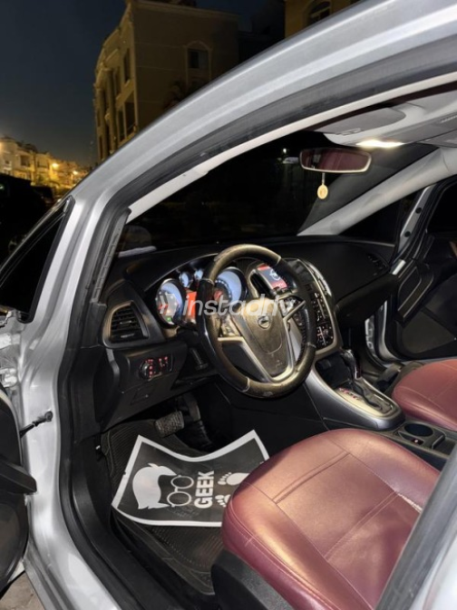 Opel Astra 2021 White Automatic Used for Sale in Greater Cairo ( Cairo + Giza) - 10