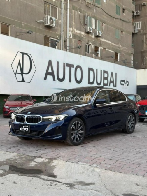 بي ام دبليو 320 2024 أزرق غامق أوتوماتيك مستعملة للبيع في مدينة نصر - 2