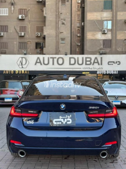 بي ام دبليو 320 2024 أزرق غامق أوتوماتيك مستعملة للبيع في مدينة نصر - 3