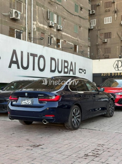 بي ام دبليو 320 2024 أزرق غامق أوتوماتيك مستعملة للبيع في مدينة نصر - 10