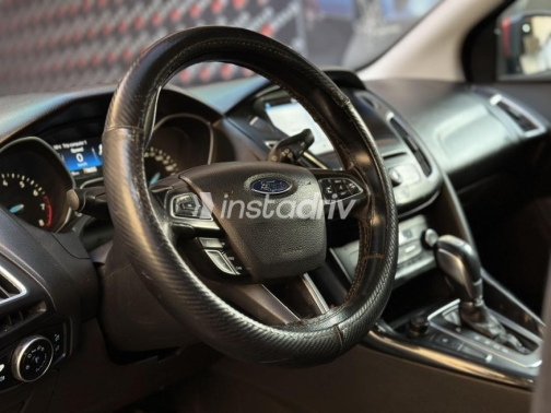 Ford Focus 2017 Red Automatic Used for Sale in Nasr city - 6