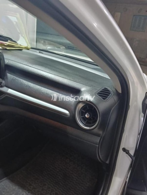 Kia K3 2019 White Automatic Used for Sale in El Qanater El Khayreya - 7