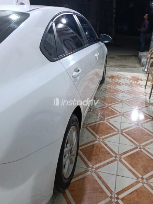Kia K3 2019 White Automatic Used for Sale in El Qanater El Khayreya - 9