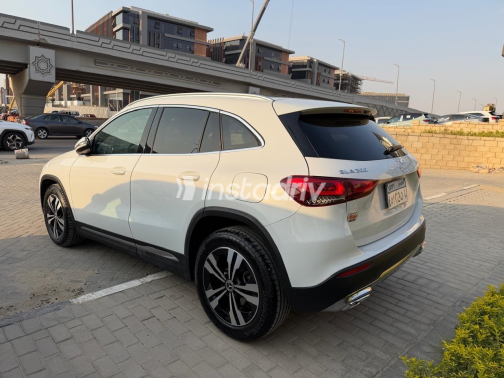 Mercedes GLA 200 2021 White Automatic Used for Sale in Greater Cairo ( Cairo + Giza) - 2