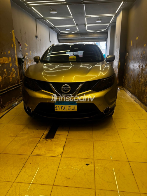 Nissan Qashqai 2017 Silver Automatic Used for Sale in Greater Cairo ( Cairo + Giza) - 3