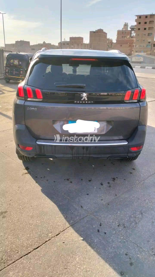 Peugeot 5008 2019 Gray Automatic Used for Sale in Greater Cairo ( Cairo + Giza) - 3