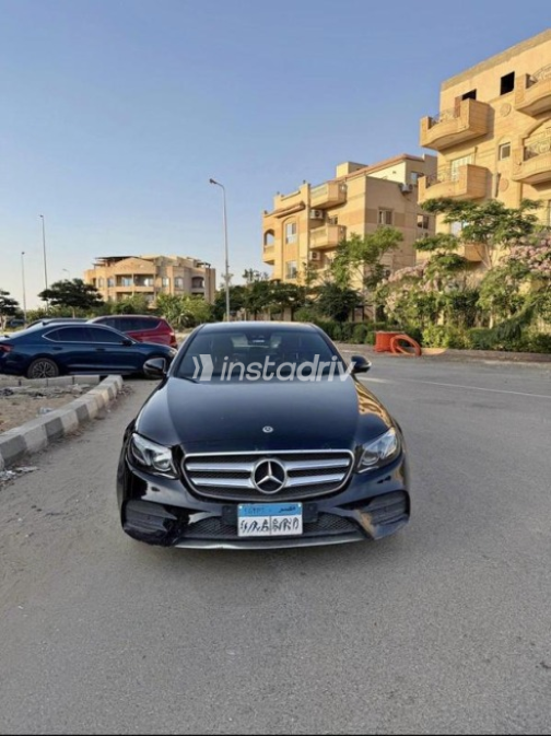 مرسيدس E 200 AMG 2020 أسود أوتوماتيك مستعملة للبيع في السويس‎ - 1