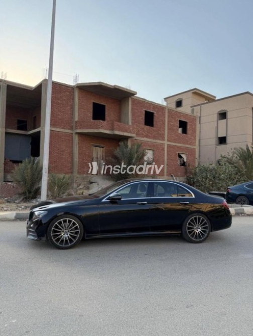 مرسيدس E 200 AMG 2020 أسود أوتوماتيك مستعملة للبيع في السويس‎ - 2