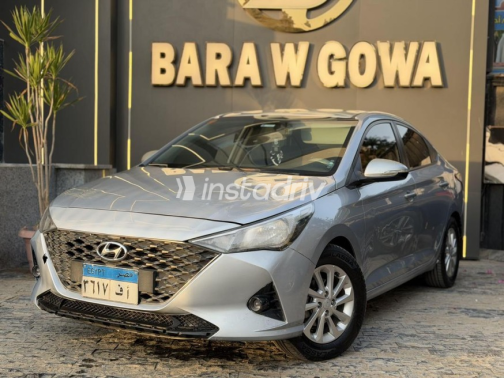 Hyundai Accent RB 2021 Silver Automatic Used for Sale in Sheikh Zayed City - 4