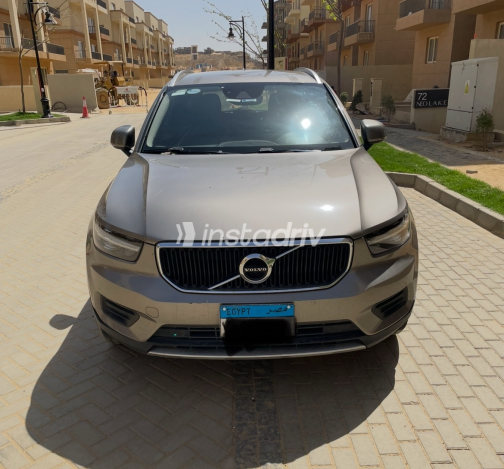 فولفو XC 40 2021 ذهبي أوتوماتيك مستعملة للبيع في القاهرة الكبرى ( القاهرة - الجيزة) - 1