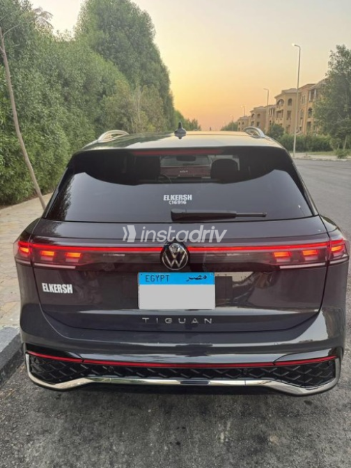 Volkswagen Tiguan 2026 Gray Automatic Used for Sale in Sheikh Zayed City - 8