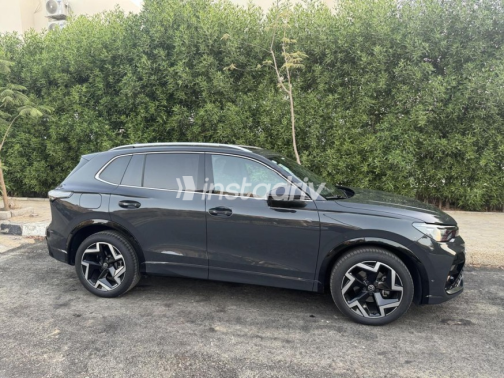 Volkswagen Tiguan 2026 Gray Automatic Used for Sale in Sheikh Zayed City - 9