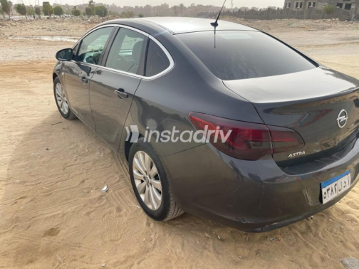 Opel Astra 2016 White Automatic Used for Sale in Greater Cairo ( Cairo + Giza) - 3