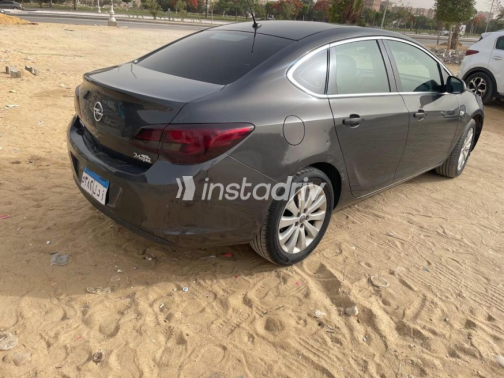 Opel Astra 2016 White Automatic Used for Sale in Greater Cairo ( Cairo + Giza) - 5