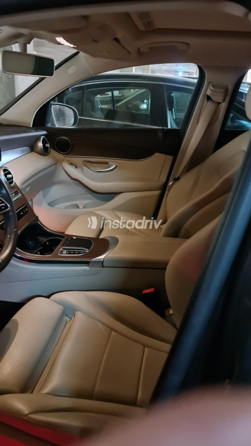 مرسيدس GLC 200 2020 أسود أوتوماتيك مستعملة للبيع في القاهرة الكبرى ( القاهرة - الجيزة) - 2