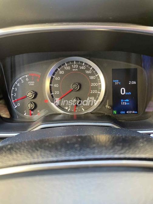 Toyota Corolla 2019 Silver Automatic Used for Sale in Greater Cairo ( Cairo + Giza) - 5