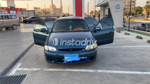 هيونداي اكسنت 2000 أزرق غامق أوتوماتيك مستعملة للبيع في مدينة الشيخ زايد - 1