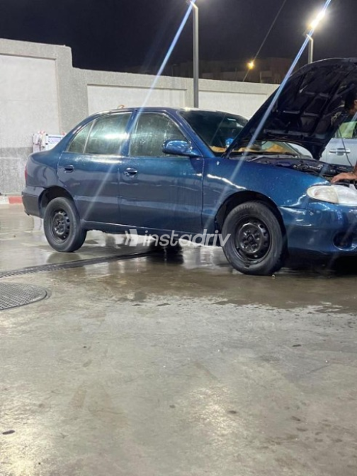 هيونداي اكسنت 2000 أزرق غامق أوتوماتيك مستعملة للبيع في مدينة الشيخ زايد - 3