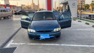 هيونداي اكسنت 2000 أزرق غامق أوتوماتيك مستعملة للبيع في مدينة الشيخ زايد