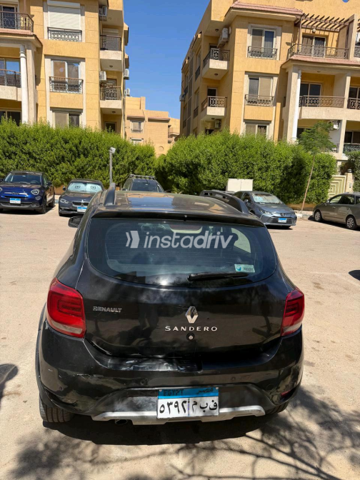 Renault Sandero Step Way 2021 Black Automatic Used for Sale in Greater Cairo ( Cairo + Giza) - 2