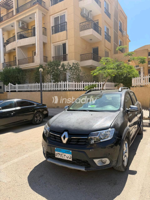 Renault Sandero Step Way 2021 Black Automatic Used for Sale in Greater Cairo ( Cairo + Giza) - 3
