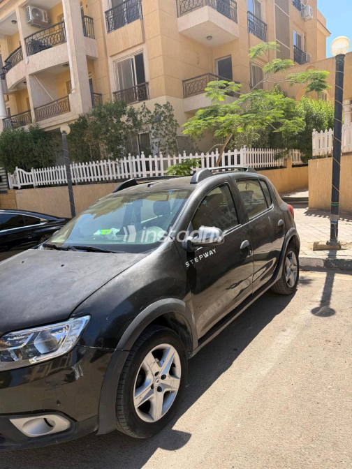 Renault Sandero Step Way 2021 Black Automatic Used for Sale in Greater Cairo ( Cairo + Giza) - 6