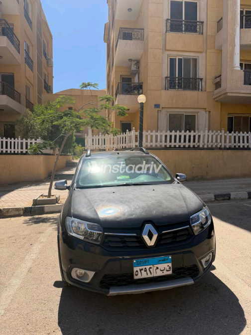 Renault Sandero Step Way 2021 Black Automatic Used for Sale in Greater Cairo ( Cairo + Giza) - 8
