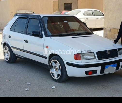 سكودا فيليشيا 2000 أبيض أوتوماتيك مستعملة للبيع في السويس‎ - 1