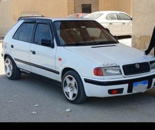 سكودا فيليشيا 2000 أبيض أوتوماتيك مستعملة للبيع في السويس‎
