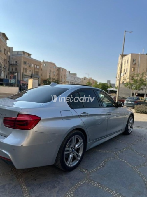 بي ام دبليو 320 2019 فضي أوتوماتيك مستعملة للبيع في مدينة الشيخ زايد - 2