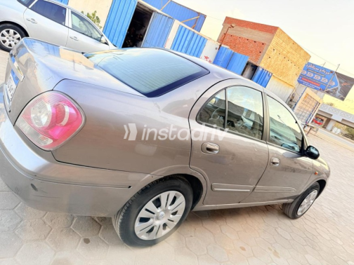 Nissan Sunny 2015 Gray Automatic Used for Sale in Greater Cairo ( Cairo + Giza) - 6