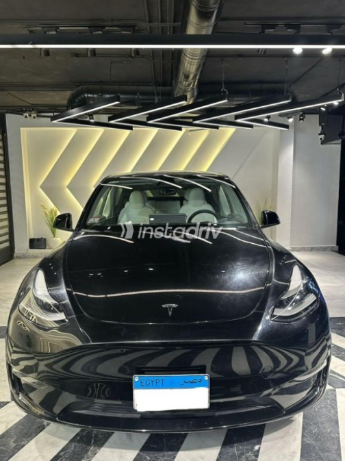 تسلا Model Y 2023 أسود أوتوماتيك مستعملة للبيع في شيراتون - 2