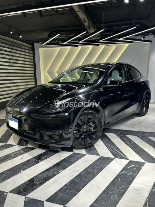 تسلا Model Y 2023 أسود أوتوماتيك مستعملة للبيع في شيراتون - 3