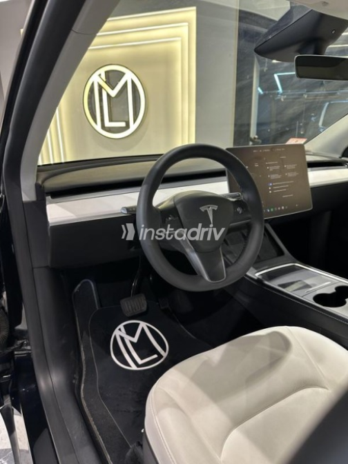 تسلا Model Y 2023 أسود أوتوماتيك مستعملة للبيع في شيراتون - 7