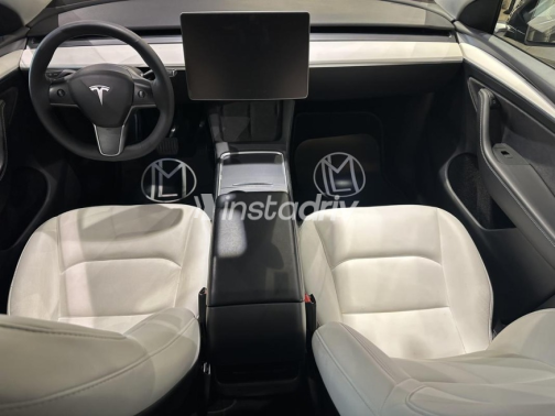 تسلا Model Y 2023 أسود أوتوماتيك مستعملة للبيع في شيراتون - 8