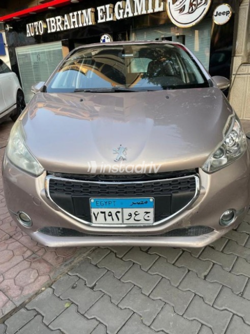 Peugeot 208 2014 Gold Automatic Used for Sale in Nasr city - 1