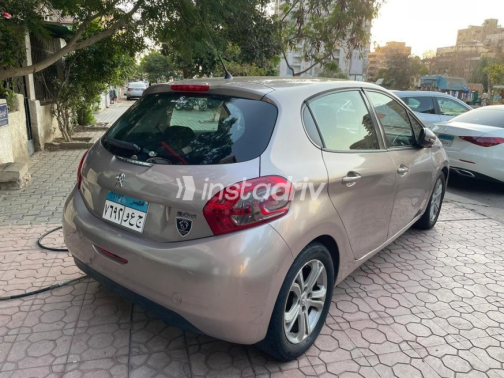 Peugeot 208 2014 Gold Automatic Used for Sale in Nasr city - 3
