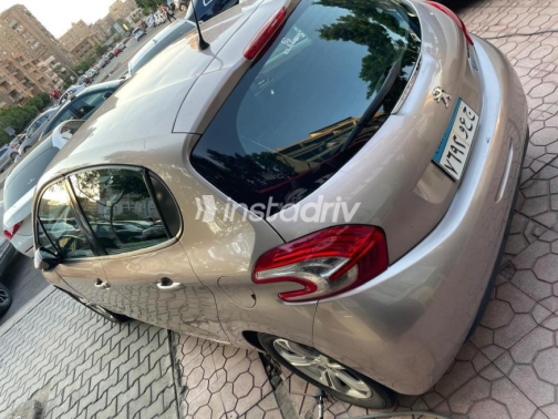Peugeot 208 2014 Gold Automatic Used for Sale in Nasr city - 4