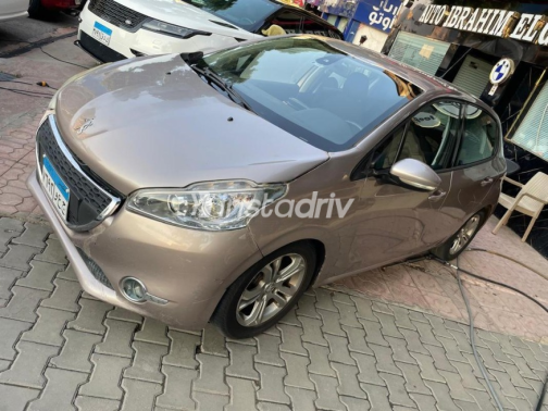 Peugeot 208 2014 Gold Automatic Used for Sale in Nasr city - 6