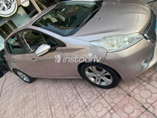 Peugeot 208 2014 Gold Automatic Used for Sale in Nasr city - 8