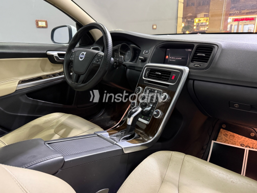 فولفو S60 2018 أبيض أوتوماتيك مستعملة للبيع في القاهرة الكبرى ( القاهرة - الجيزة) - 1